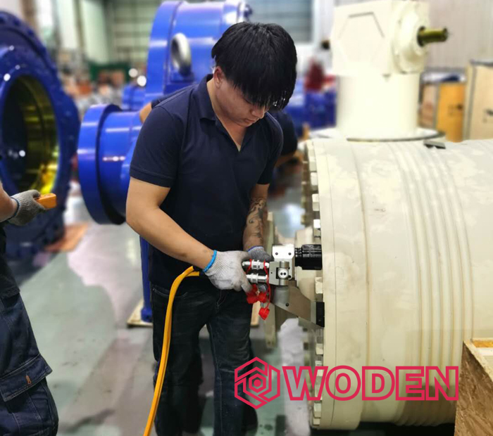 沃頓液壓扳手使用情景 沃頓液壓扳手使用情景