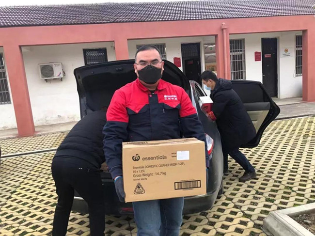 沃頓志愿者參與市科創中心赴基層慰問一線防控人員活動