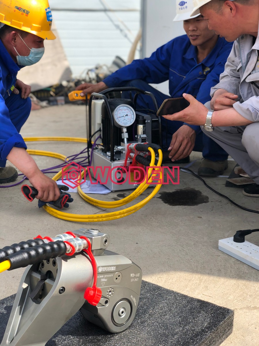 沃頓機(jī)械到達(dá)中國(guó)化學(xué)某煉化廠(chǎng)施工現(xiàn)場(chǎng)進(jìn)行操作培訓(xùn)