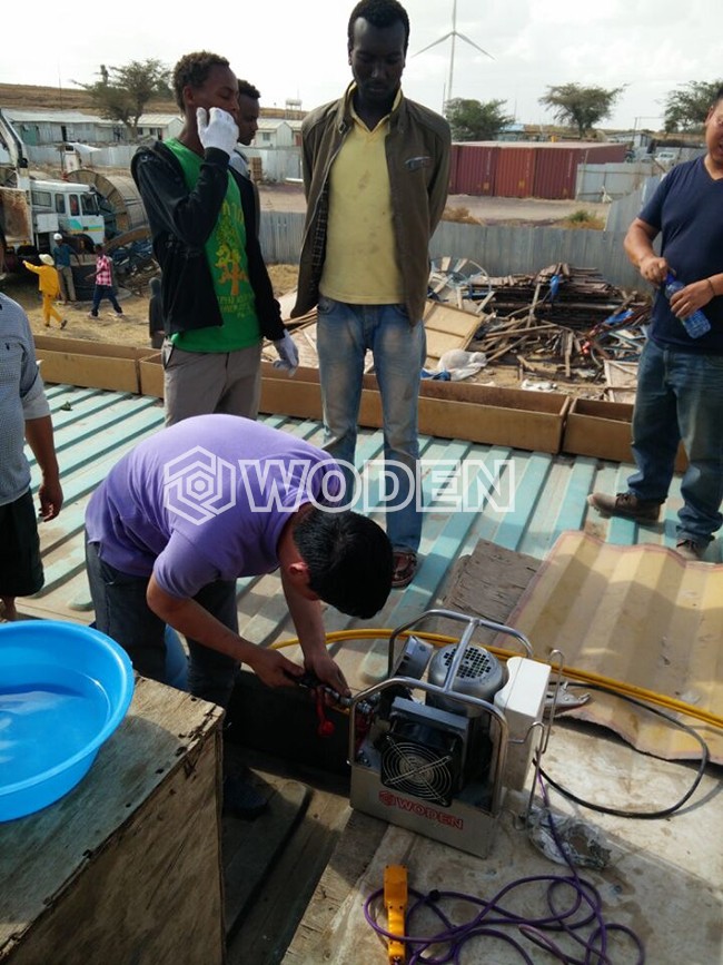 沃頓液壓扳手技術人員在非洲做售后情景