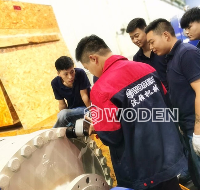 沃頓技術員現場指導客戶計算液壓扳手輸出扭矩